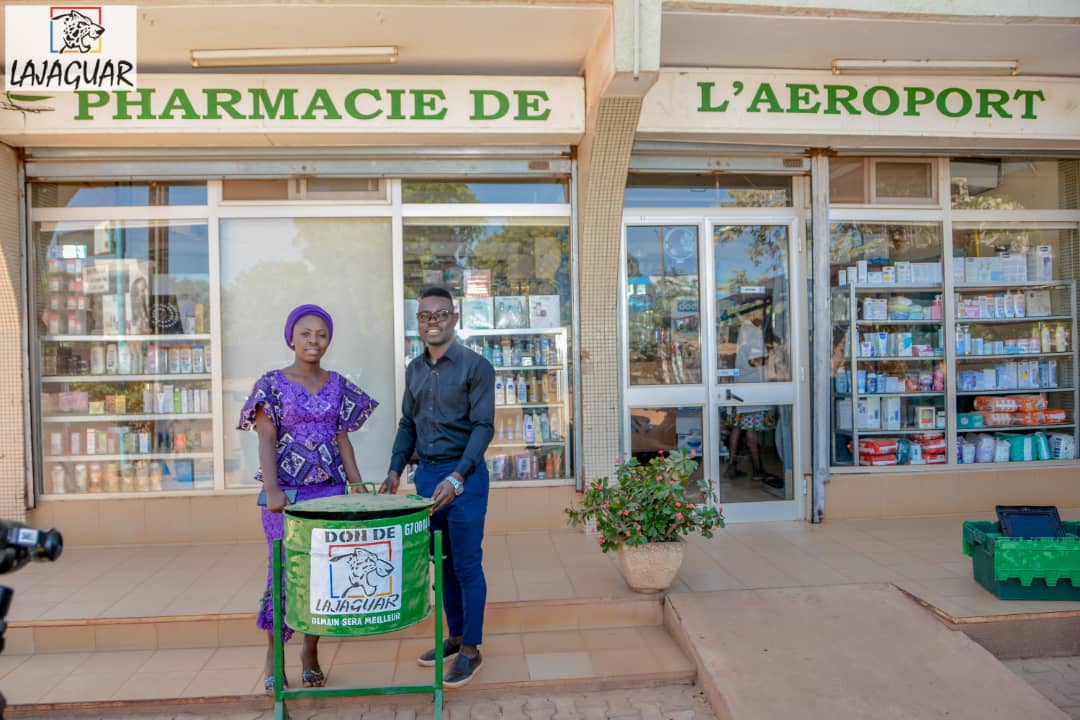 « Un spectacle, une ville propre » : Lajaguar dote 40 pharmacies de poubelles
