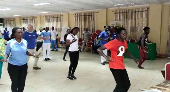ONG SNV : Danse et détente avec le danseur chorégraphe formateur, Paul Kaboré