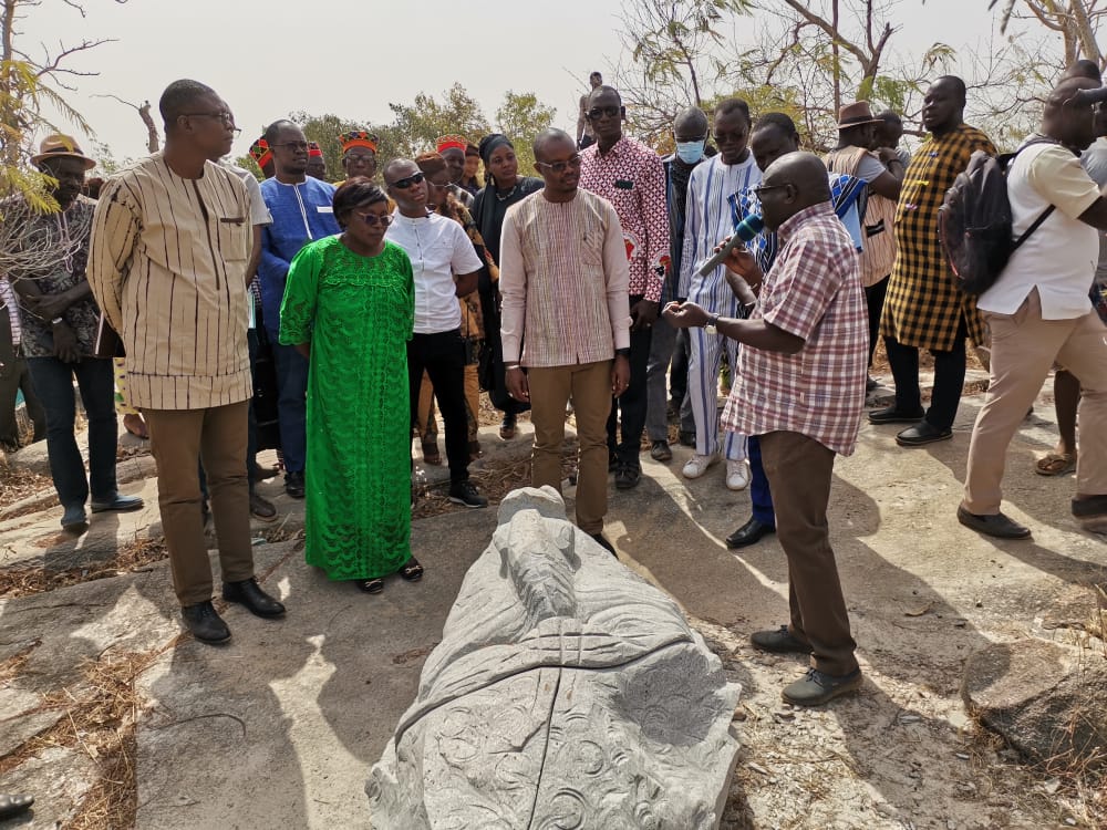 Sculptures sur granite de Laongo : Le ministre Jean Emmanuel Ouédraogo au 13e symposium international