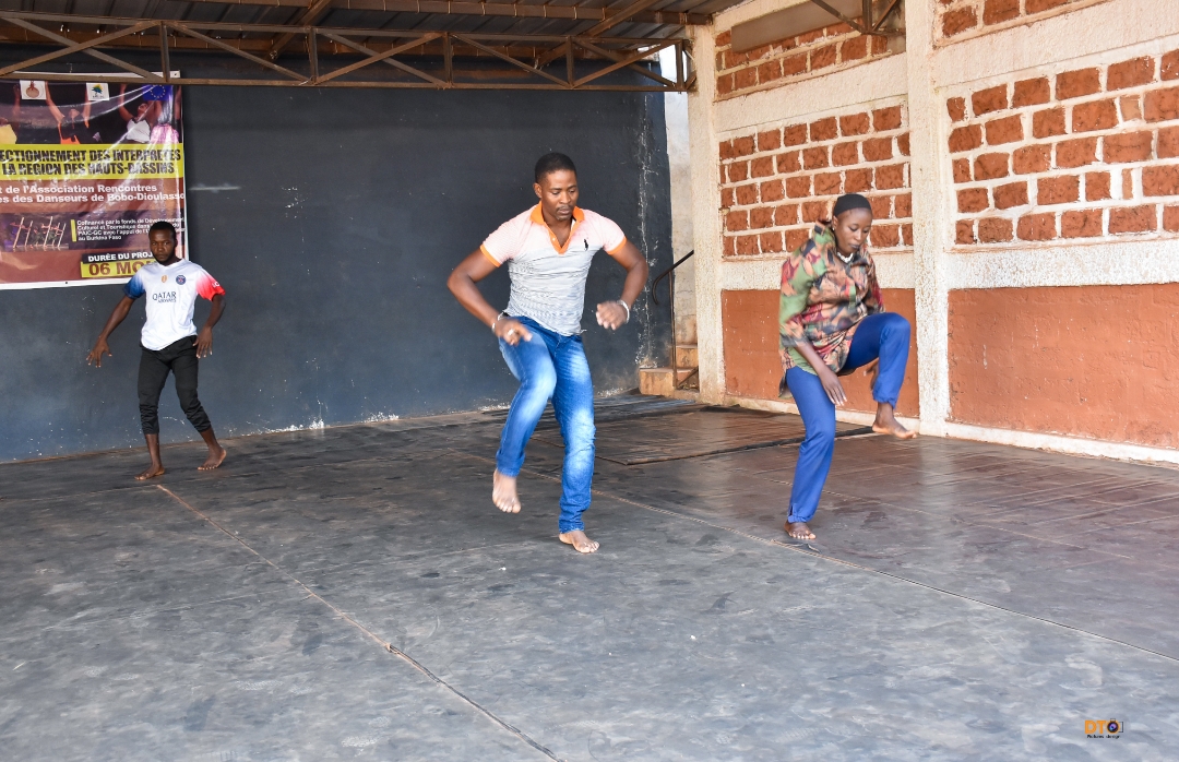 Bobo-Dioulasso : 13 jeunes danseurs interprètes se perfectionnent